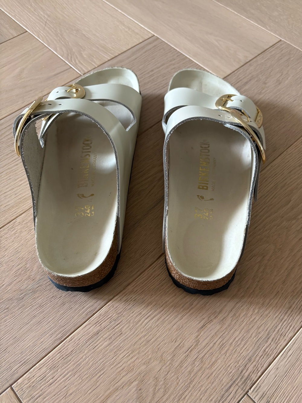 6-6.5 Birkenstock Arizona Big Buckle Shiny Leather White Gold Slides Sandals 37 - Picture 3 of 10